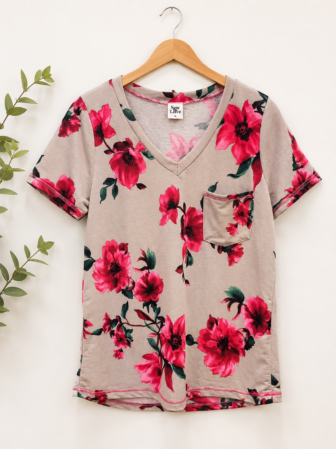 Sew In Love Floral V-Neck Pocket Top, Women's Medium